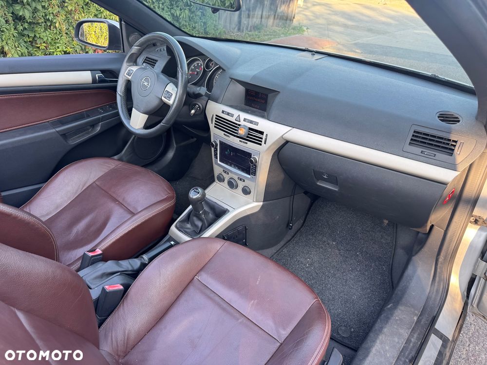 Opel Astra 1.8 Innovation 110 Jahre - 16