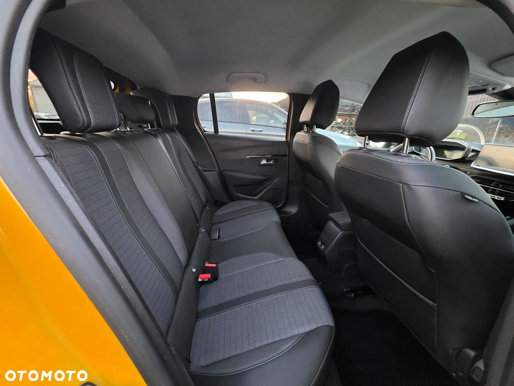 Peugeot 208 PureTech 100 EAT8 Allure - 15