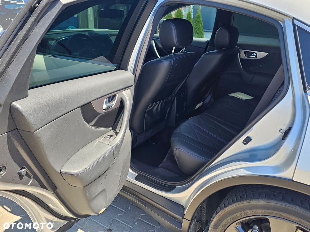 Infiniti Q70 - 19