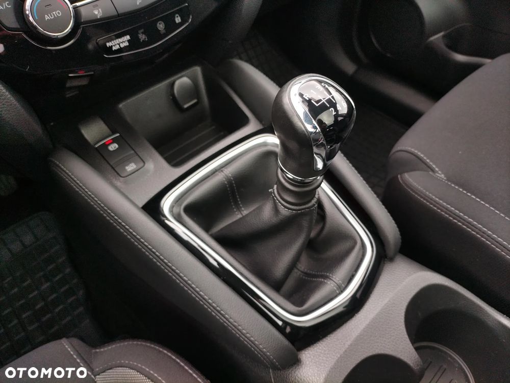 Nissan Qashqai 1.3 DIG-T N-CONNECTA - 18