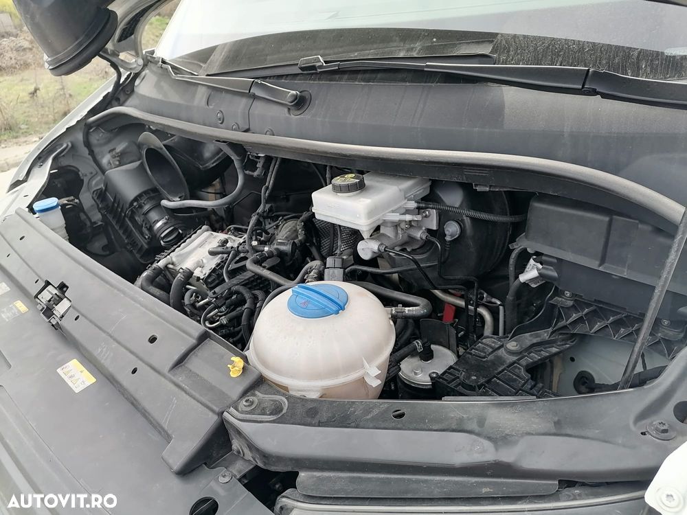 Volkswagen Crafter Furgon L3H2 2.0 TDI - 5