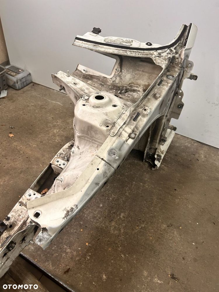 PRZEDNIA ĆWIARTKA PRAWA/LEWA PODŁUŻNICA FATRUCH HB 5D 12-20 Audi A3 8V 0V4 LY9K - 3