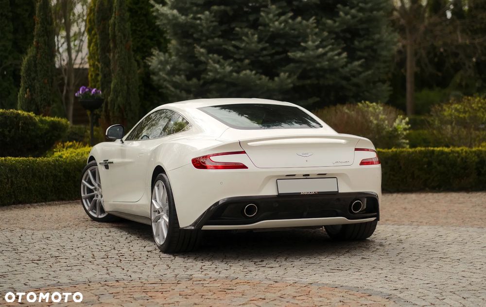 Aston Martin Vanquish - 16
