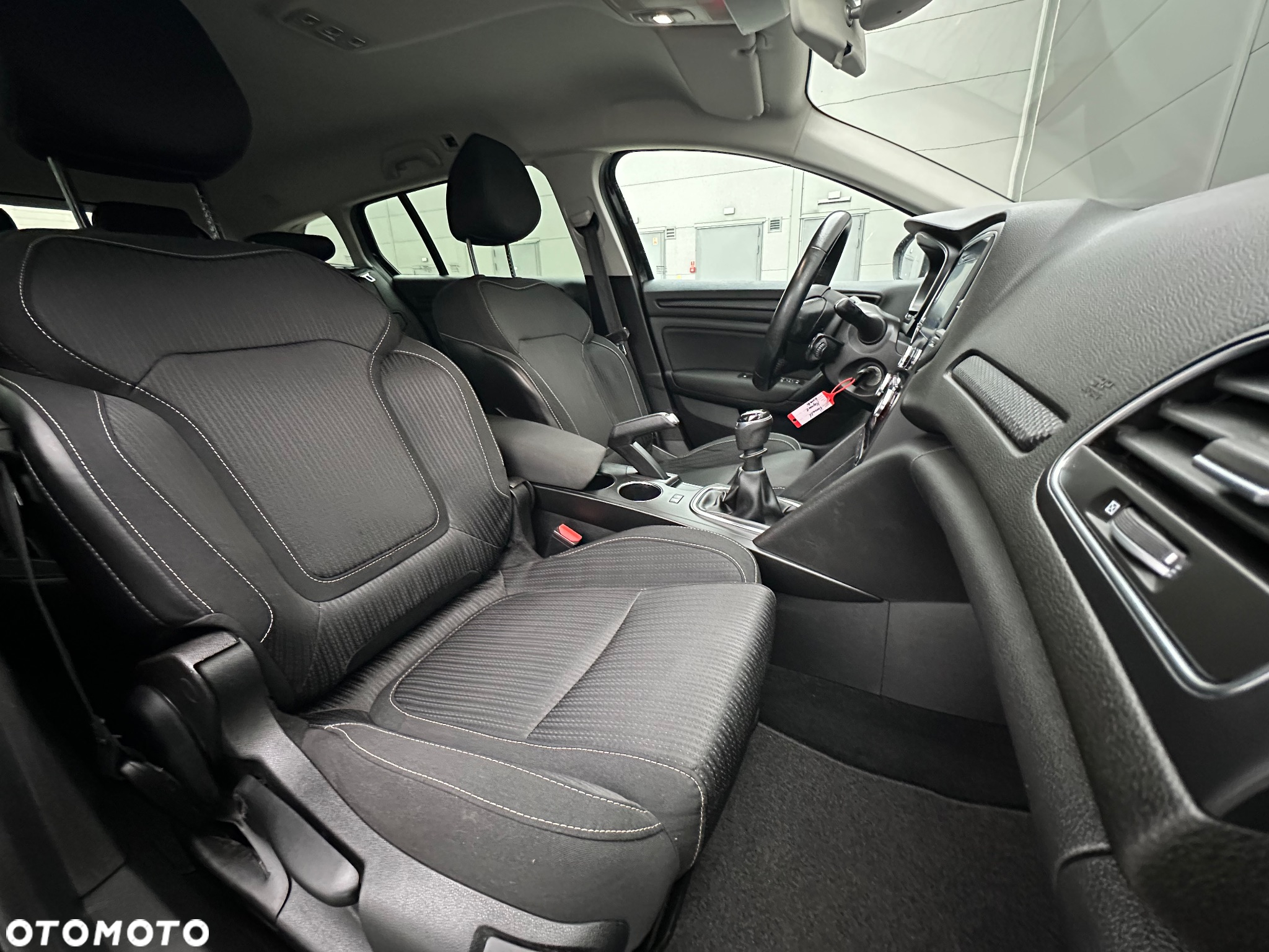 Renault Megane Grandtour ENERGY TCe 130 BUSINESS - 37