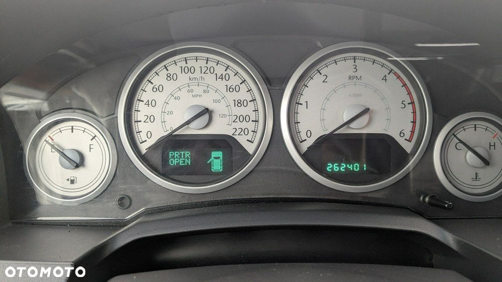 Chrysler Grand Voyager - 22