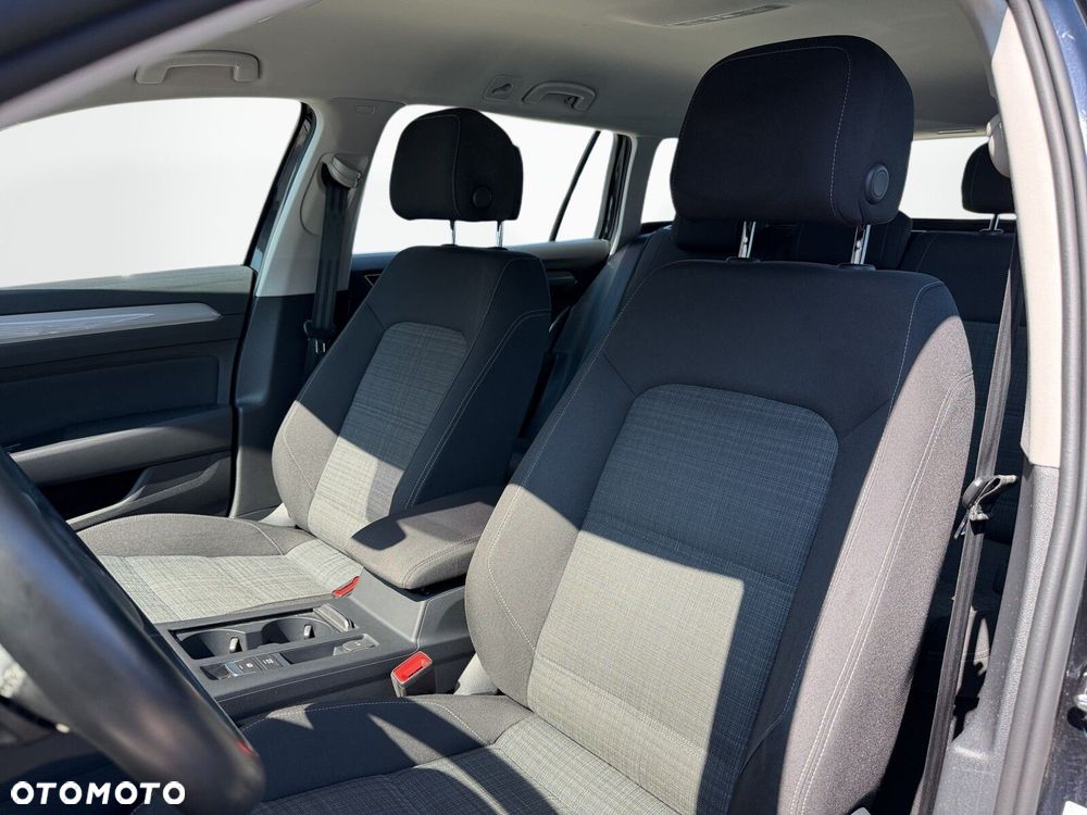 Volkswagen Passat - 12