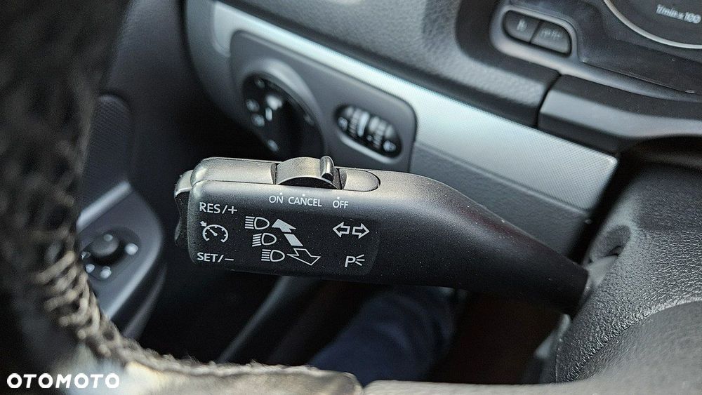 Volkswagen Golf 2.0 TDI DPF Highline - 22