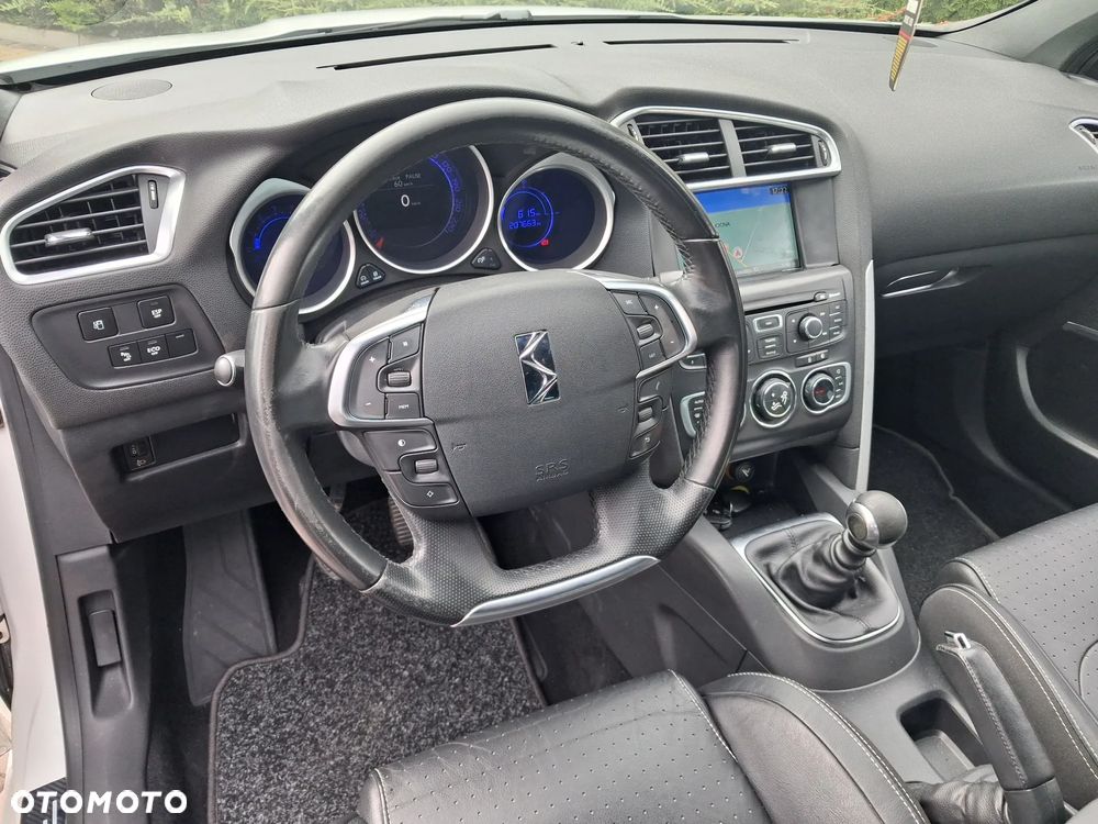 Citroën DS4 BlueHDi 120 S&S SoChic - 11