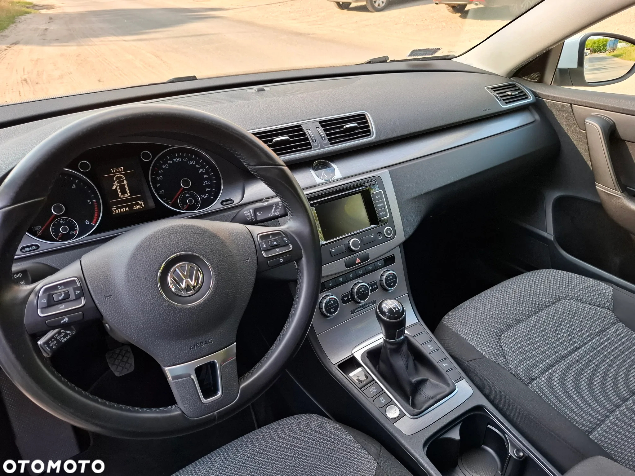 Volkswagen Passat 2.0 TDI Comfortline - 8