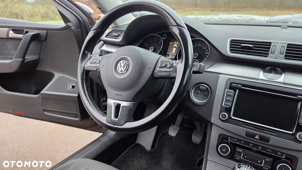 Volkswagen Passat 1.8 TSI Comfortline - 32