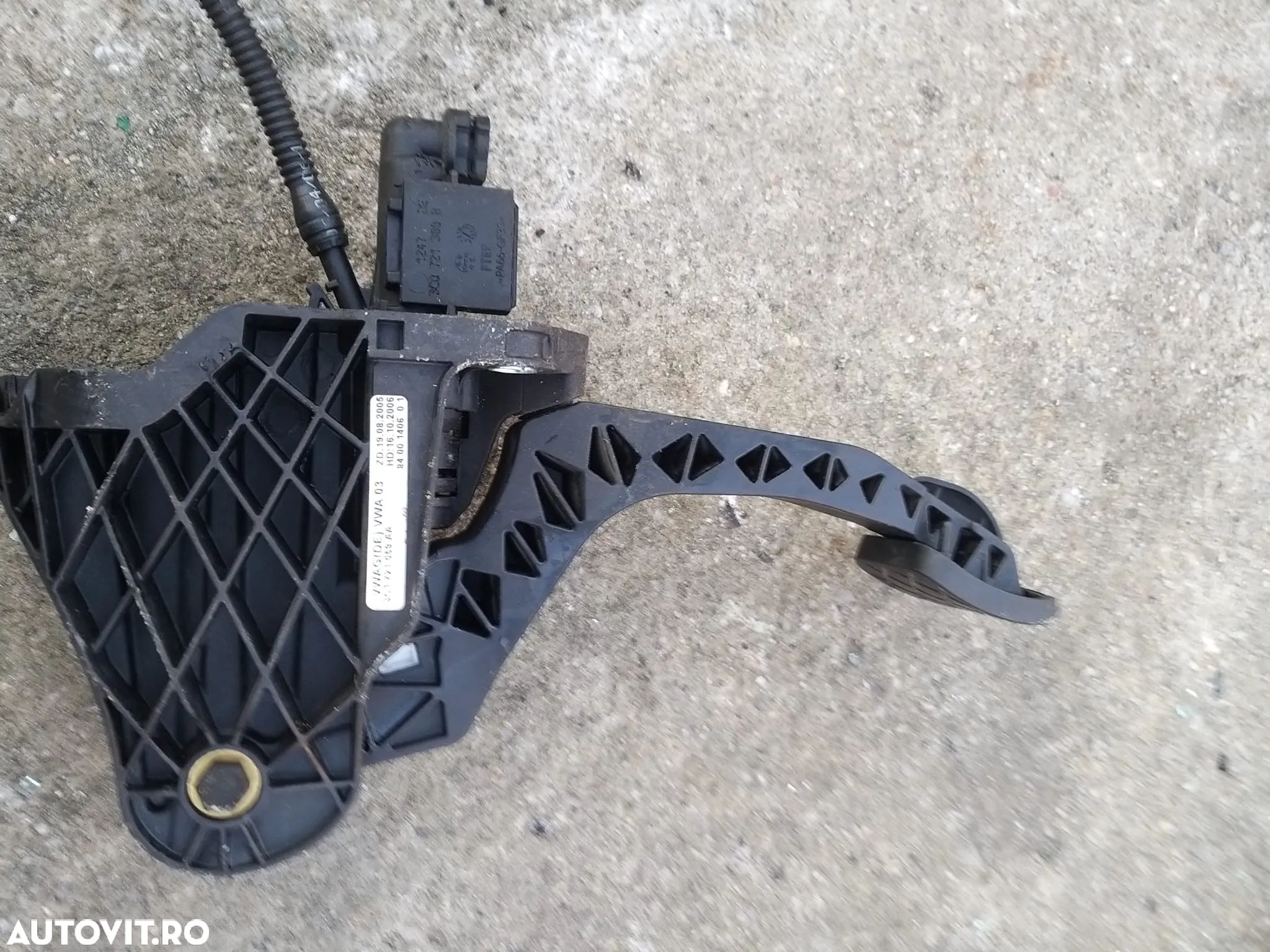 Vand Pedala Ambreiaj cod: 3C1721059A pentru Volkswagen Passat B6, 1.9 TDI din 2006 - 1