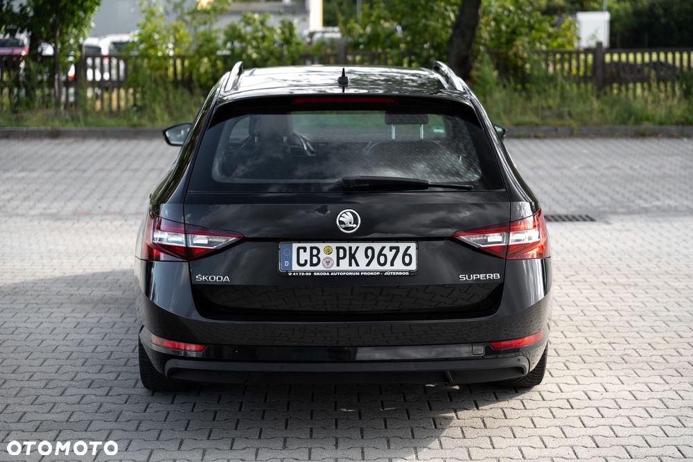 Skoda Superb 2.0 TDI Sportline - 8