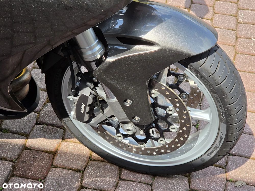 Honda VFR - 9