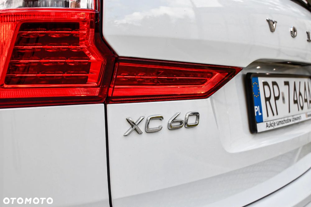Volvo XC 60 B4 D AWD R-Design - 24