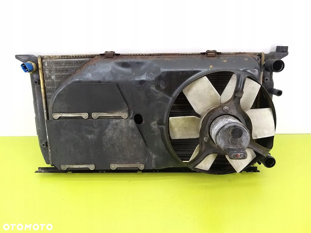 Chłodnica z wentylatorem AUDI 80 B4 1991-1995 2.0B 90KM 2 PINY - 2
