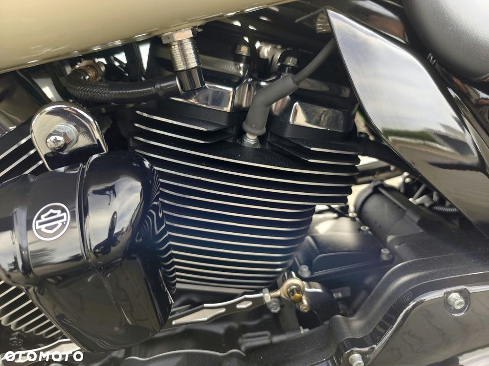 Harley-Davidson Touring Road Glide - 12