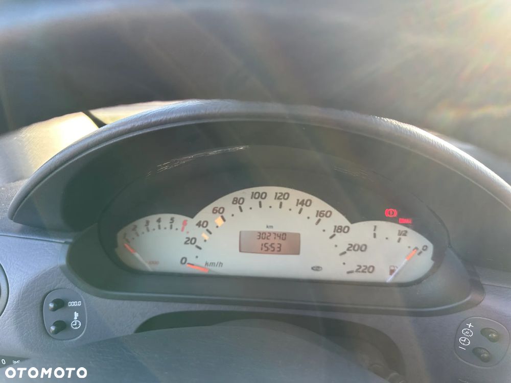 Mercedes-Benz Klasa A 160 L Avantgarde Piccadilly - 19