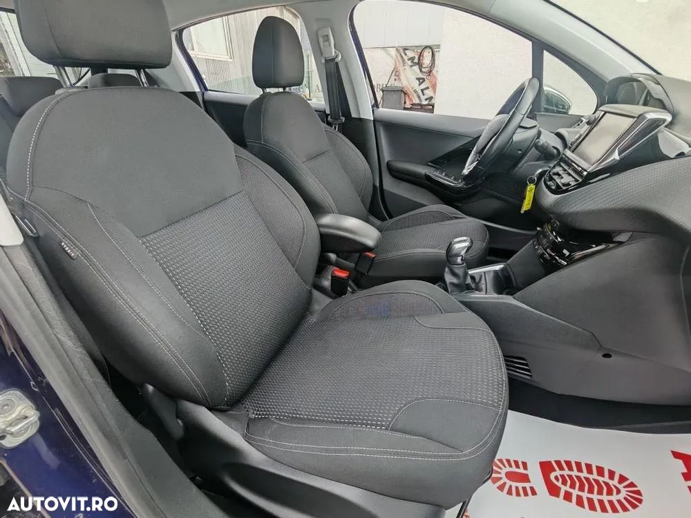 Peugeot 208 1.2 L PureTech Allure - 9