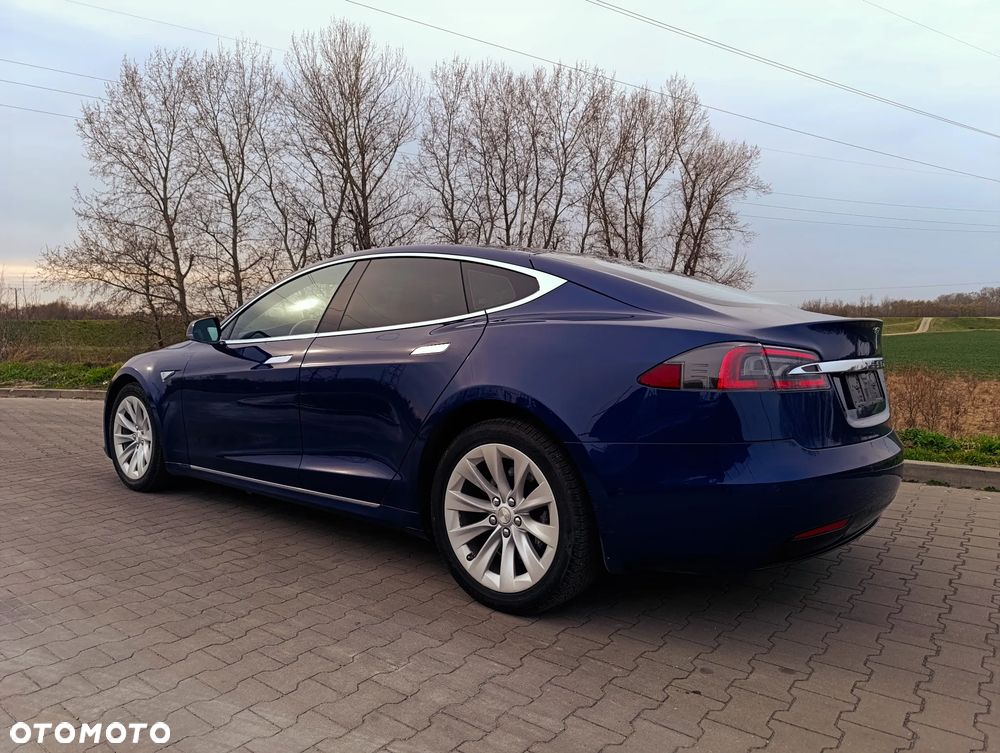 Tesla Model S - 11