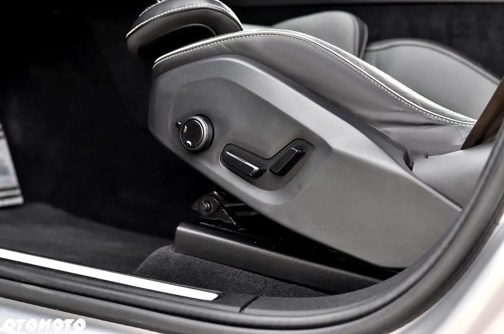 Volvo XC 60 T6 AWD Recharge Geartronic RDesign - 25