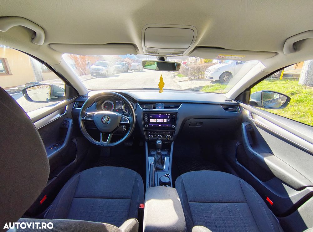 Skoda Octavia 1.5 TSI DSG Style - 10