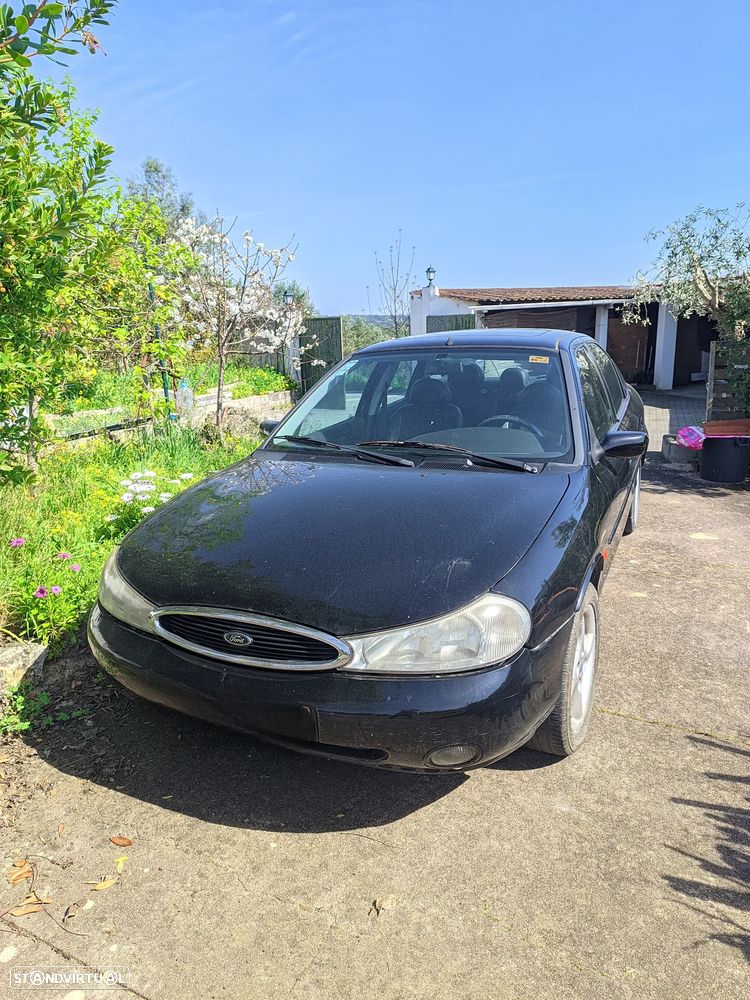 Ford Mondeo 2.0i Ghia - 1
