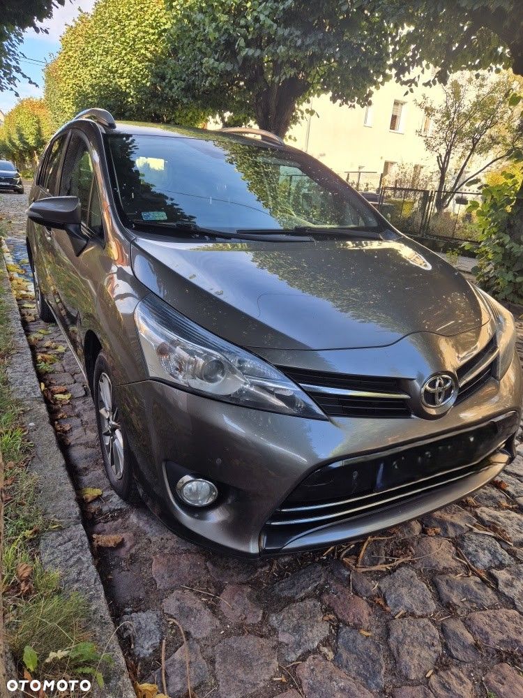 Toyota Verso 2016 photo 2