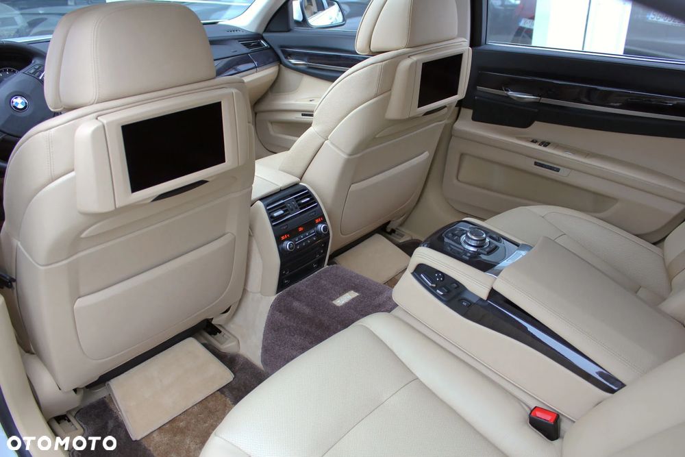 BMW Seria 7 750Li - 24