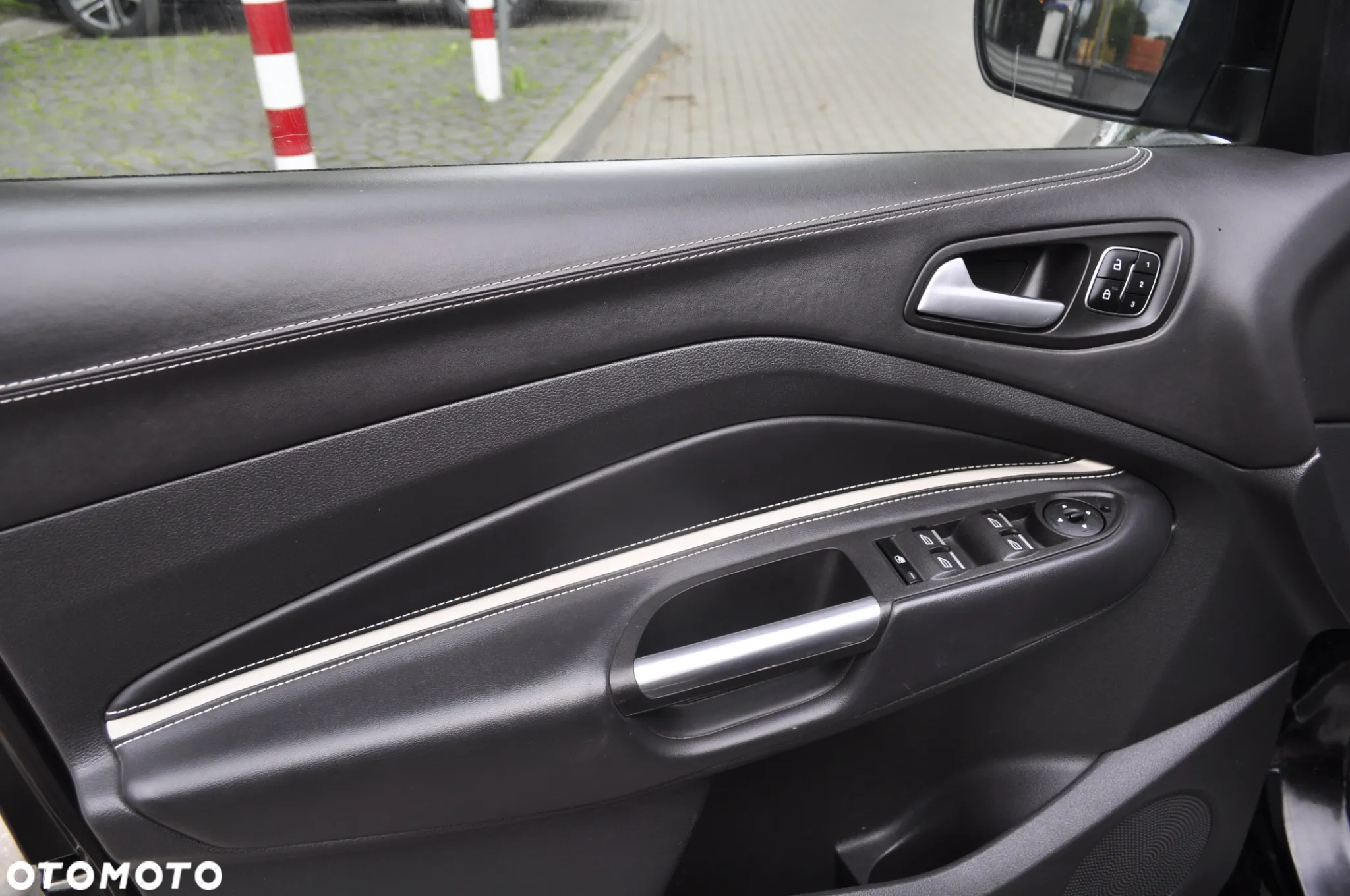 Ford Kuga 1.5 EcoBoost 2x4 Titanium - 25