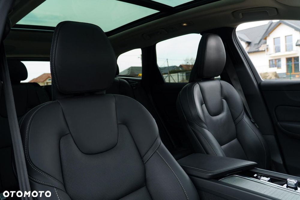 Volvo XC 60 T6 Plug-In Hybrid AWD Plus Dark - 15