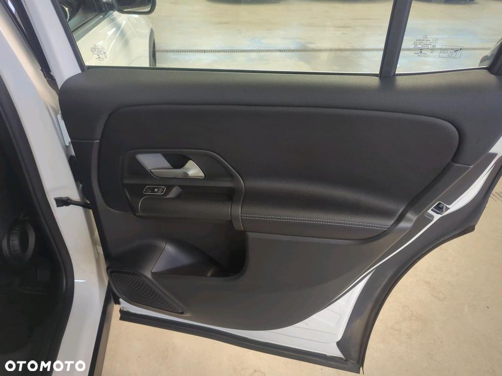 Mercedes-Benz GLB 200 7G-DCT - 19