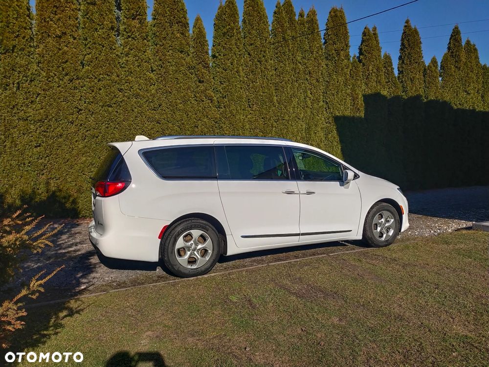 Chrysler Pacifica - 3
