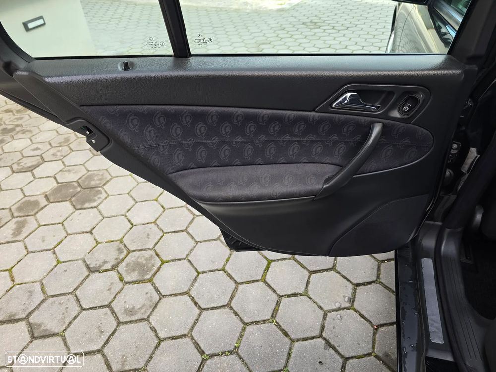 Mercedes-Benz C 220 T CDI Classic - 29