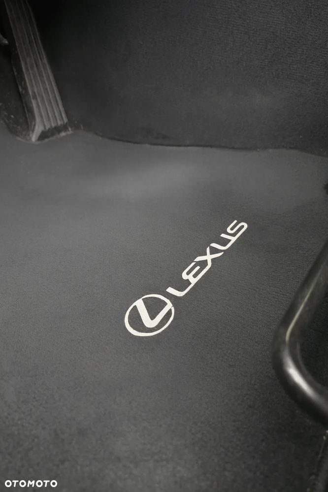 Lexus IS 200t / 300 Elegance - 2