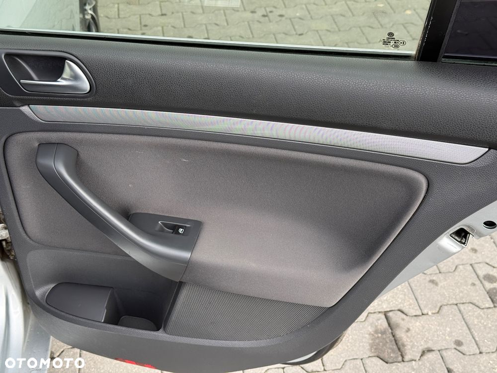 Volkswagen Golf - 25