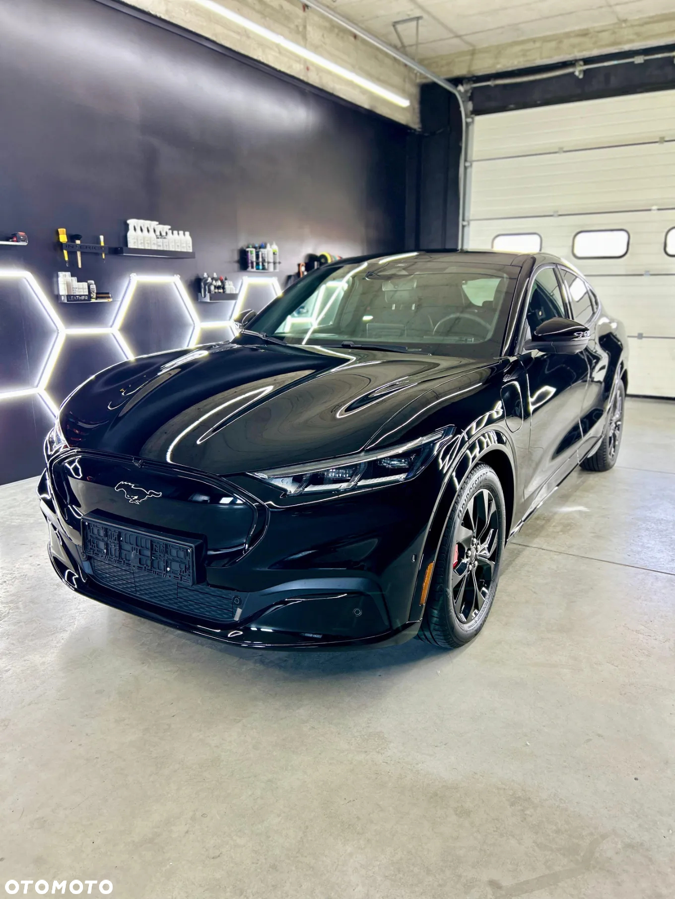Ford Mustang Mach-E 91 kWh AWD Premium - 3