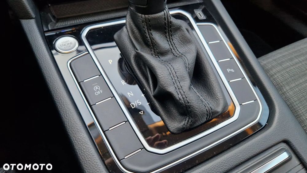 Volkswagen Passat 2.0 TDI SCR Highline DSG - 26