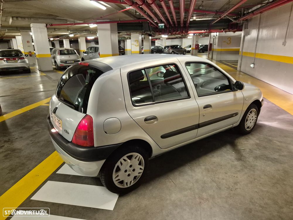 Renault Clio 1.2 RXE - 9