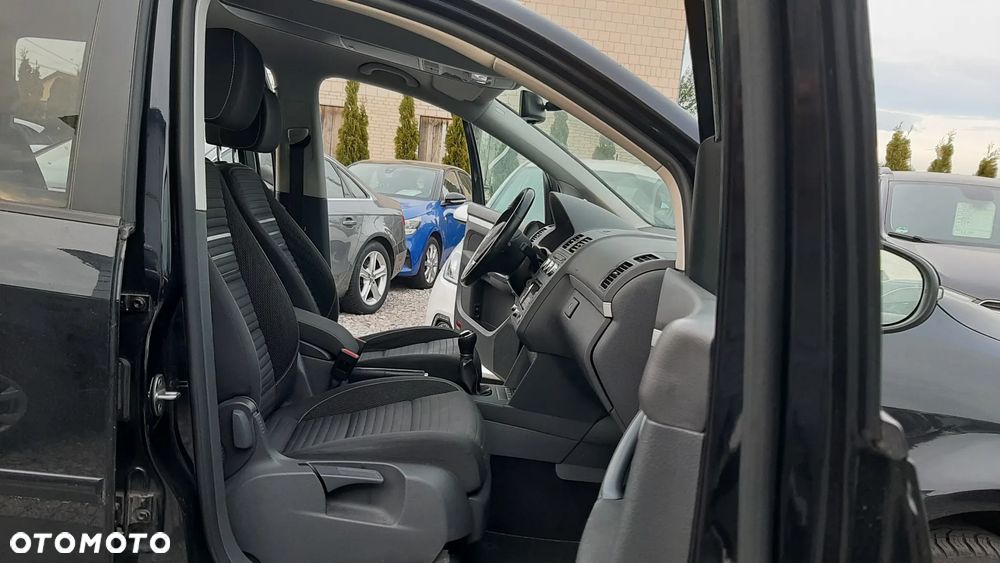 Volkswagen Touran - 16
