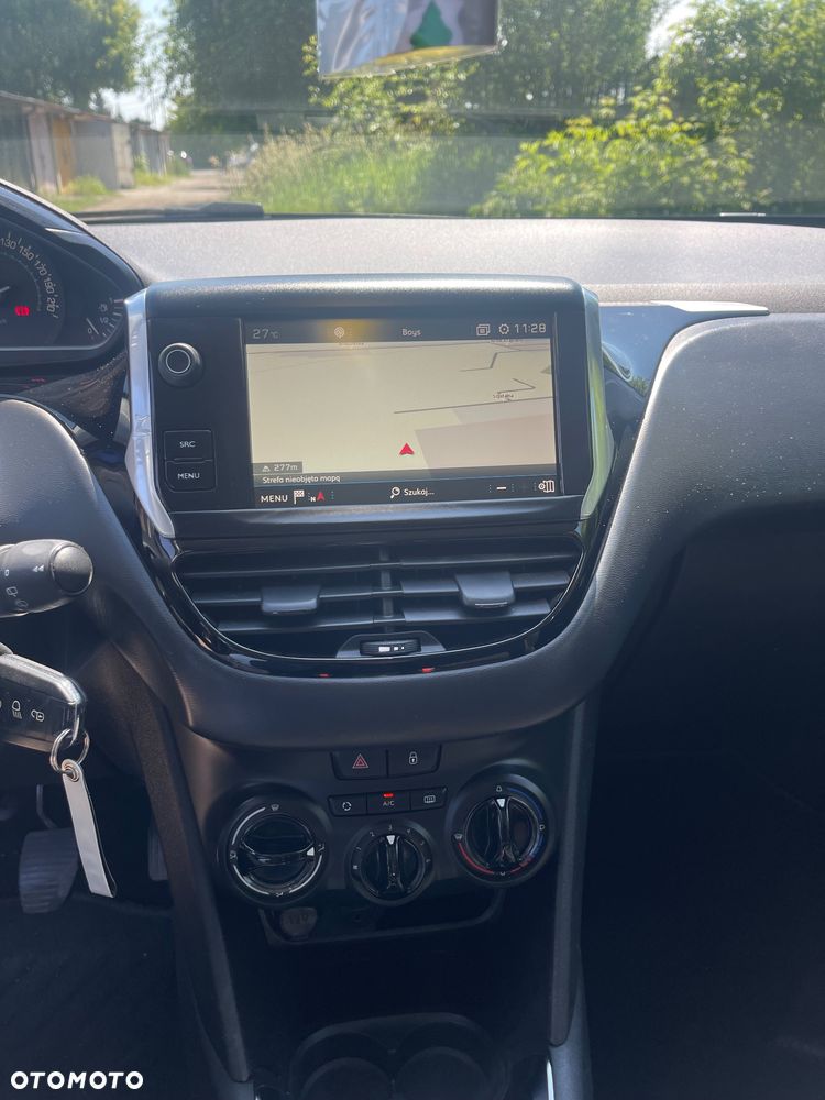 Peugeot 208 - 18