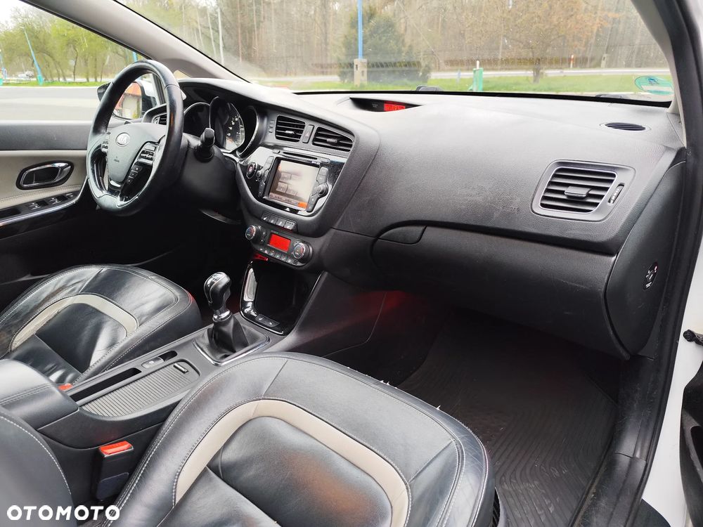 Kia Ceed 1.6 CRDi 128 ISG Dream Team Edition - 11