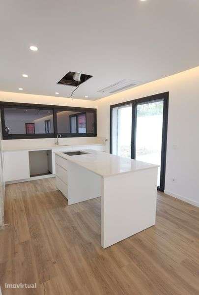 Moradia T4+1 com piscina - Grande imagem: 4/8