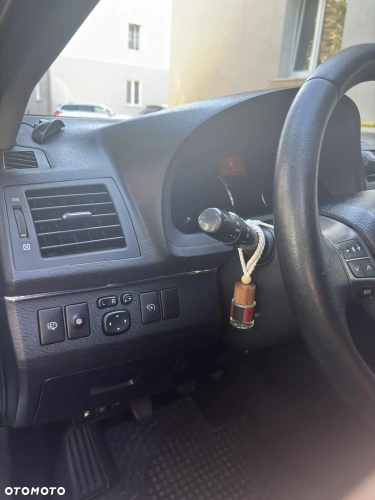 Toyota Avensis 2.0 Sol - 10