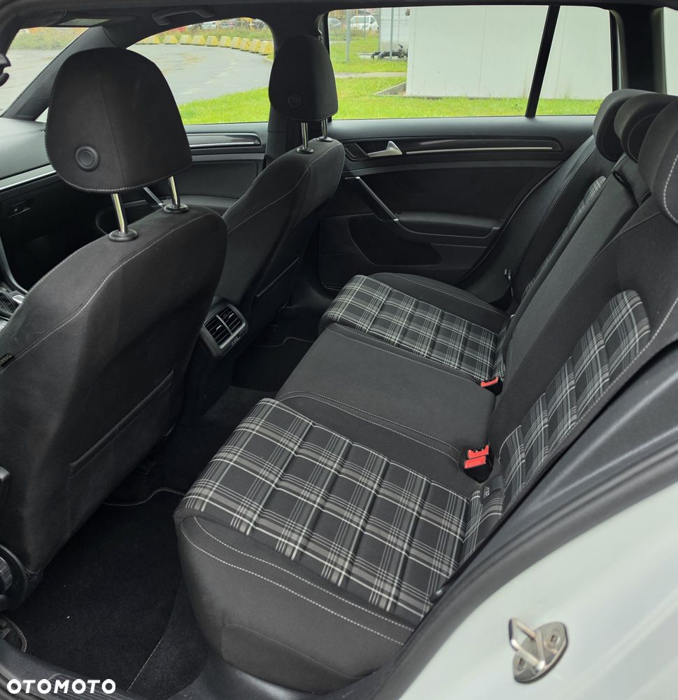 Volkswagen Golf - 7