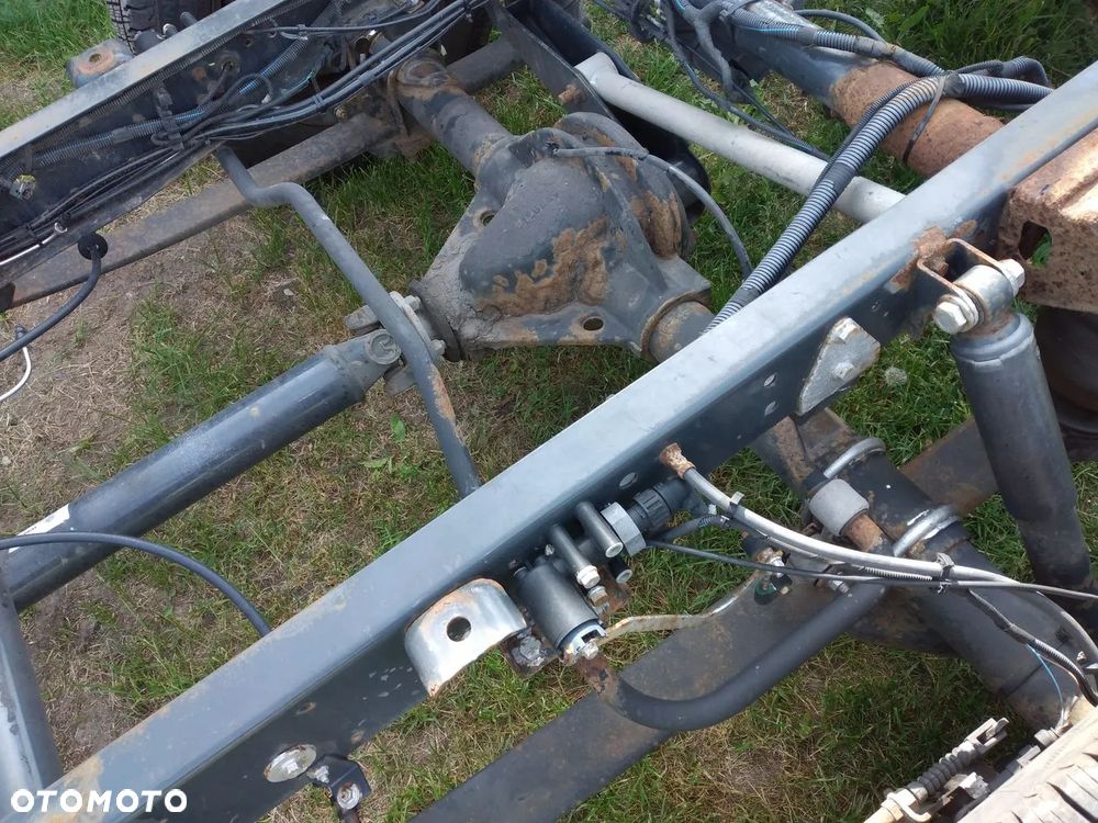 Iveco 3,0 CNG F1CE0441A osprzęt silnika 2013r, kabina szkielet ,  wał napędowy pół resory poduszki , koła z ładnymi oponami , sterowniki silnika i inne części - 16