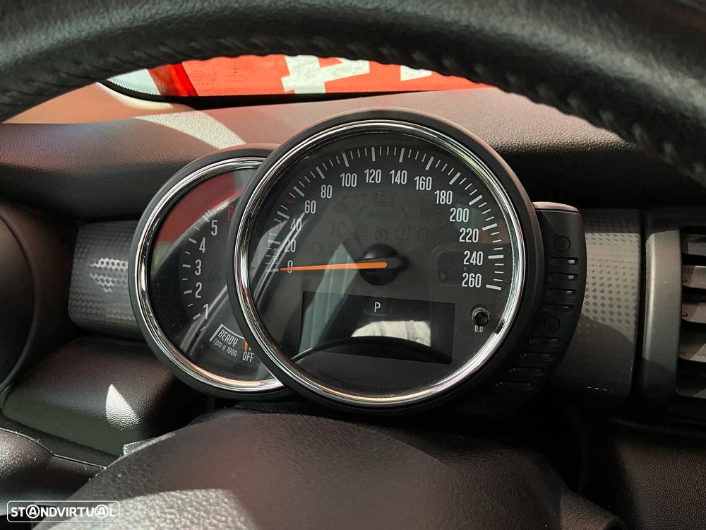 MINI 5 Portas Cooper D Aut. - 19