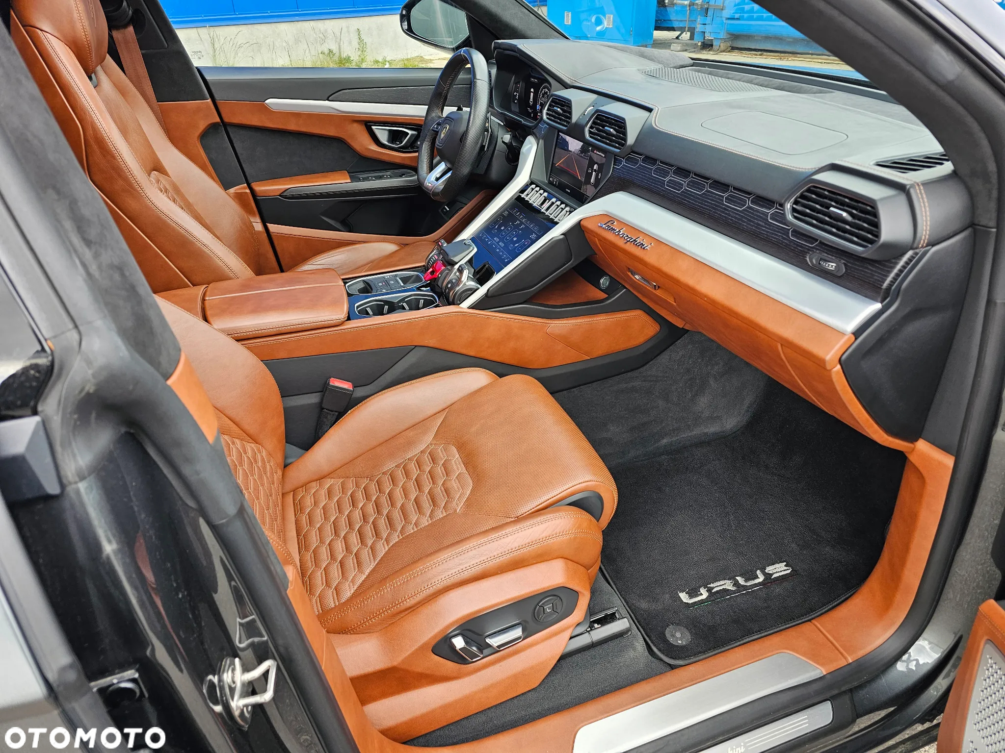 Lamborghini Urus Standard - 14