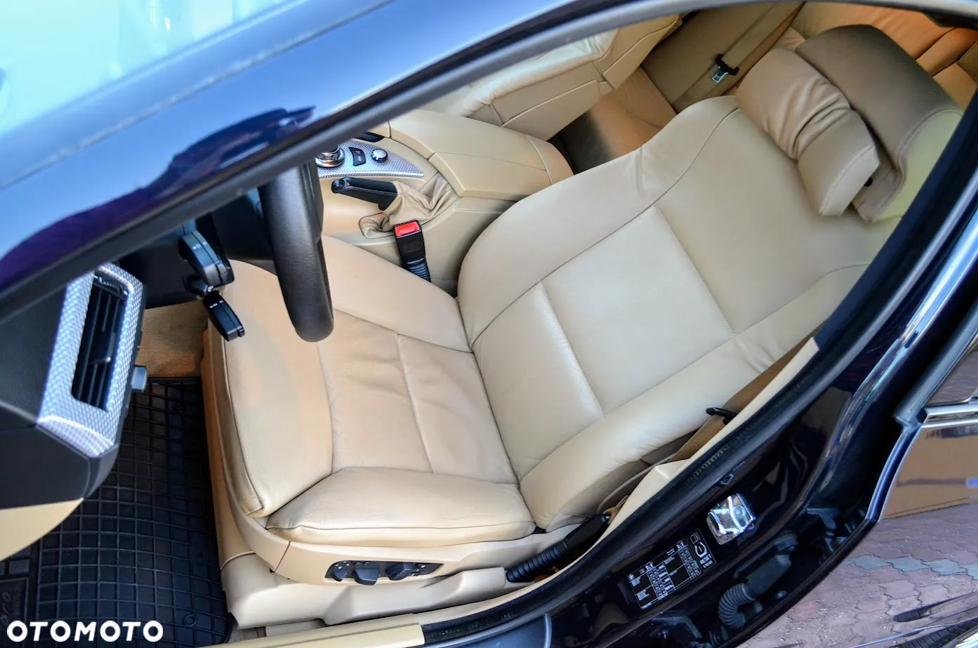 BMW Seria 5 525i Touring - 14
