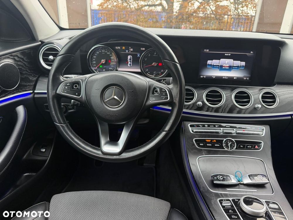 Mercedes-Benz Klasa E - 32