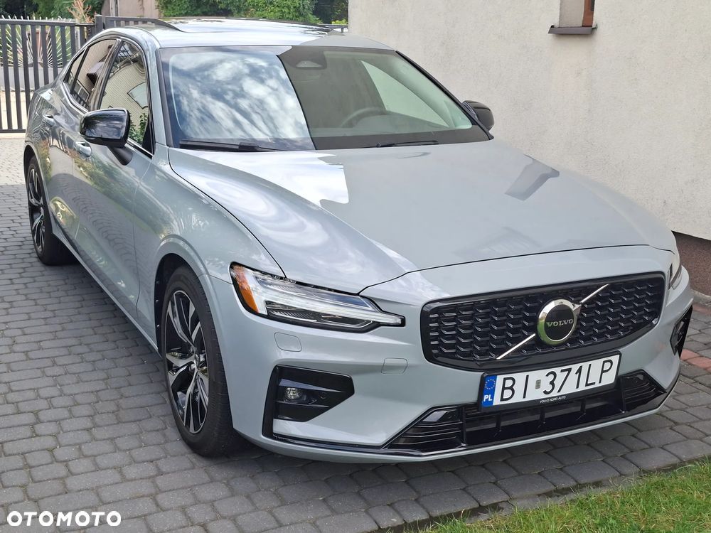 Volvo S60 B5 B AWD Plus Dark - 2